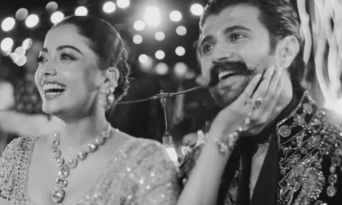 Rashmika, Vijay ने संगीत की रात प्यार में डूबकर खुशी के आंसू बहाए Rashmika, Vijay ने संगीत की रात प्यार में डूबकर खुशी के आंसू बहाए