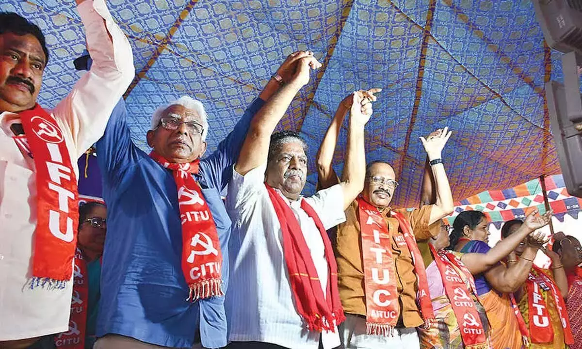 Andhra: आंगनवाड़ी कार्यकर्ताओं ने विजयवाड़ा में बड़े पैमाने पर विरोध प्रदर्शन किया Andhra: आंगनवाड़ी कार्यकर्ताओं ने विजयवाड़ा में बड़े पैमाने पर विरोध प्रदर्शन किया