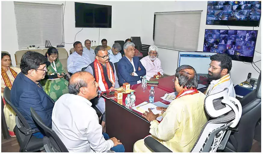 Andhra: APITCO टीम ने दुर्गा मंदिर का निरीक्षण किया
