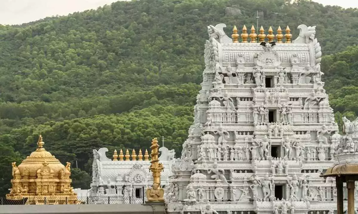 Andhra: चंद्र ग्रहण के दौरान तिरुमाला मंदिर बंद रहेगा Andhra: चंद्र ग्रहण के दौरान तिरुमाला मंदिर बंद रहेगा