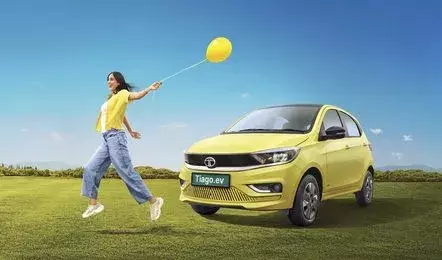 Mumbai: कार बिक्री में तेजी, फरवरी में Tata Motors की बिक्री 34% बढ़ी Mumbai: कार बिक्री में तेजी, फरवरी में Tata Motors की बिक्री 34% बढ़ी