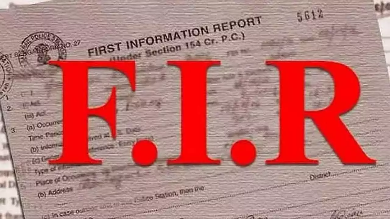 Karnataka: फिटनेस सर्टिफिकेट जारी करने के लिए रिटायर्ड RTO अधिकारी के खिलाफ FIR Karnataka: फिटनेस सर्टिफिकेट जारी करने के लिए रिटायर्ड RTO अधिकारी के खिलाफ FIR