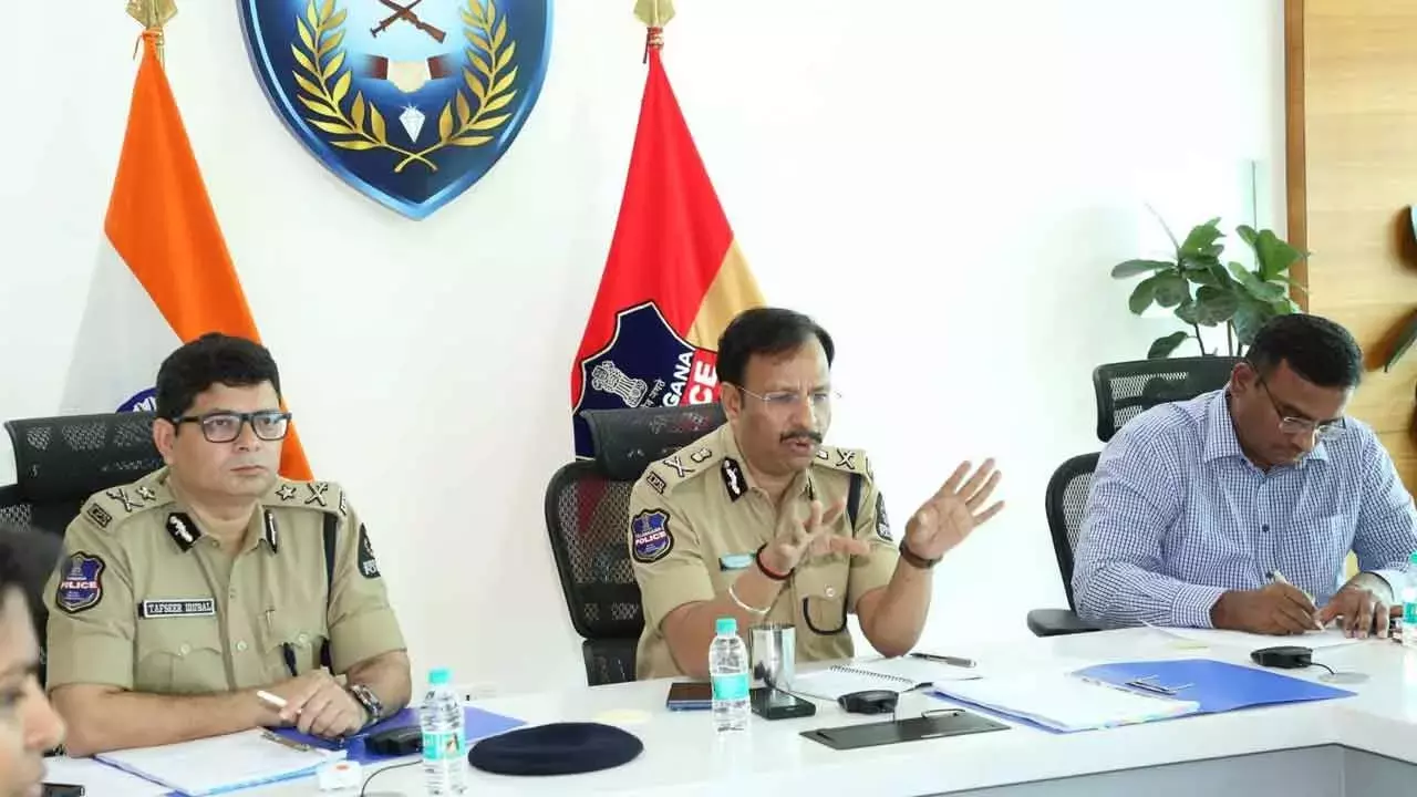 CP सज्जनार ने होली के दौरान केमिकल रंगों और उपद्रव के खिलाफ चेतावनी दी CP सज्जनार ने होली के दौरान केमिकल रंगों और उपद्रव के खिलाफ चेतावनी दी