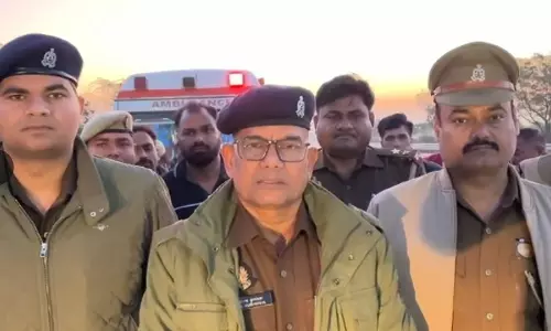 UP के हाथरस में यमुना एक्सप्रेसवे पर वैन और बस की टक्कर में छह लोगों की मौत UP के हाथरस में यमुना एक्सप्रेसवे पर वैन और बस की टक्कर में छह लोगों की मौत