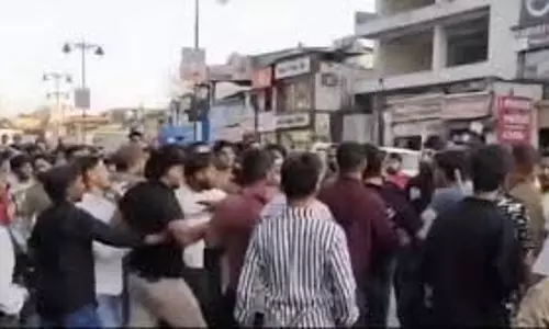 Dehradun:होली में गुब्बारे मारने को लेकर दो पक्षों में जमकर हुई मारपीट Dehradun:होली में गुब्बारे मारने को लेकर दो पक्षों में जमकर हुई मारपीट
