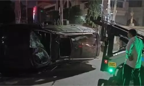 Jalandhar :तेज रफ्तार स्कॉर्पियो और ऑल्टो कार के बीच जोरदार टक्कर Jalandhar :तेज रफ्तार स्कॉर्पियो और ऑल्टो कार के बीच जोरदार टक्कर