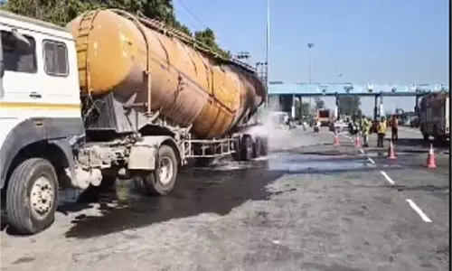 Panipat: खाली टैंकर में लगी आग , मची चीख-पुकार Panipat: खाली टैंकर में लगी आग , मची चीख-पुकार
