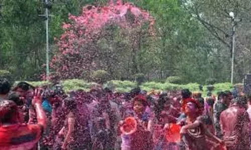 Jharkhand :होली को लेकर चारों ओर उत्साह का माहौल Jharkhand :होली को लेकर चारों ओर उत्साह का माहौल