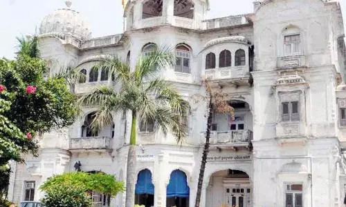 Bathinda में बेअदबी की जांच के आदेश, तख्त दमदमा साहिब के जत्थेदार ने मौके का दौरा किया Bathinda में बेअदबी की जांच के आदेश, तख्त दमदमा साहिब के जत्थेदार ने मौके का दौरा किया