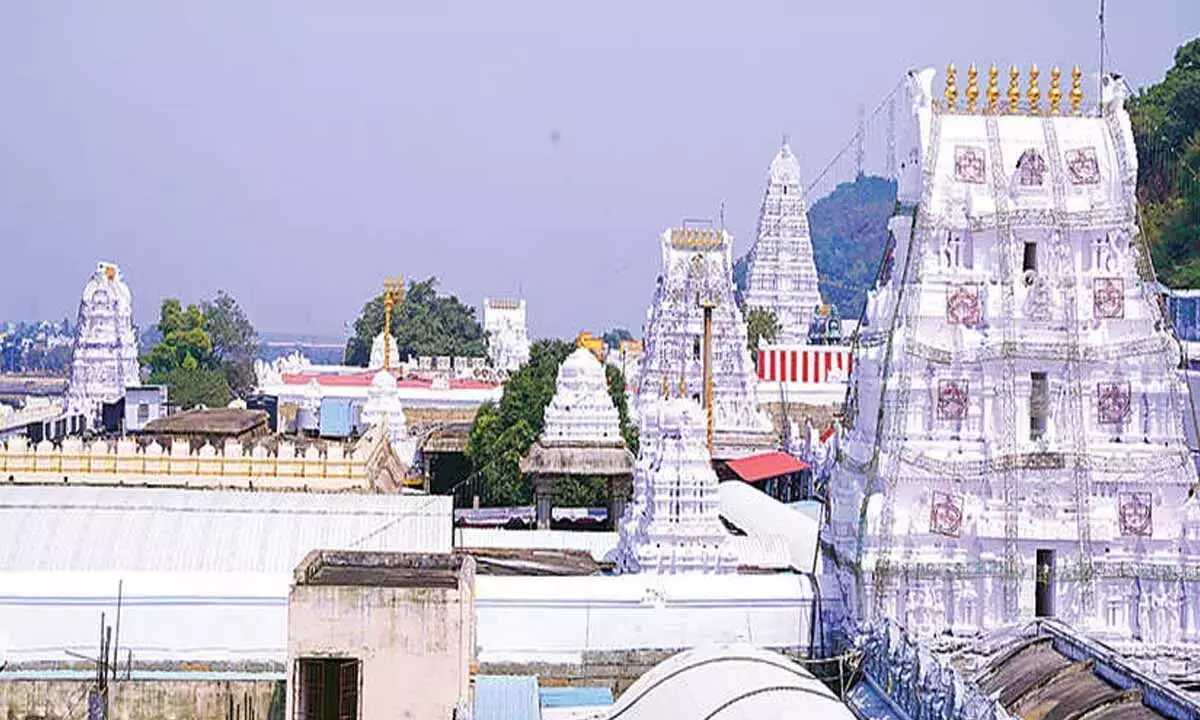 Andhra: श्रीकालहस्ती मंदिर में ग्रहण बंद होने की परंपरा को तोड़कर, विशेष अनुष्ठान होंगे Andhra: श्रीकालहस्ती मंदिर में ग्रहण बंद होने की परंपरा को तोड़कर, विशेष अनुष्ठान होंगे