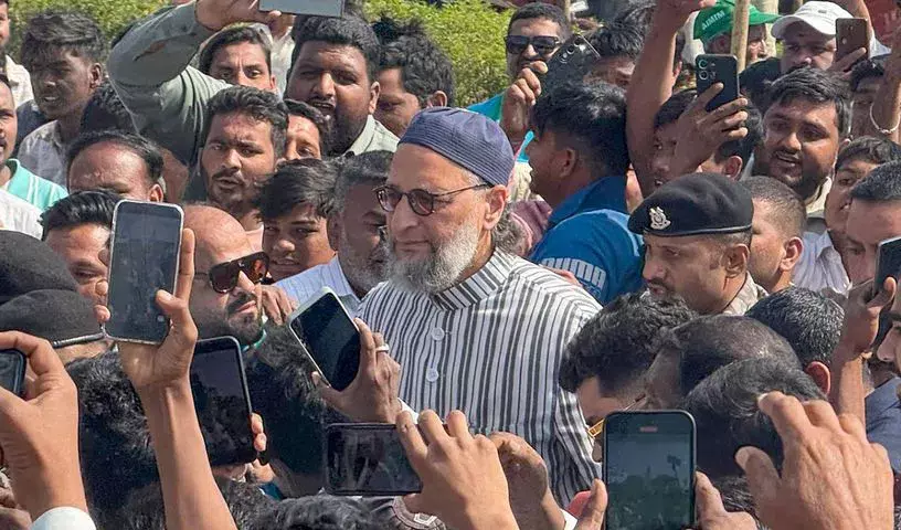 ओवैसी ने ईरान समर्थक प्रचारकों पर केंद्र की ‘एडवाइजरी, मुस्लिम विरोधी हेट स्पीच पर चुप्पी पर सवाल उठाए ओवैसी ने ईरान समर्थक प्रचारकों पर केंद्र की ‘एडवाइजरी, मुस्लिम विरोधी हेट स्पीच पर चुप्पी पर सवाल उठाए