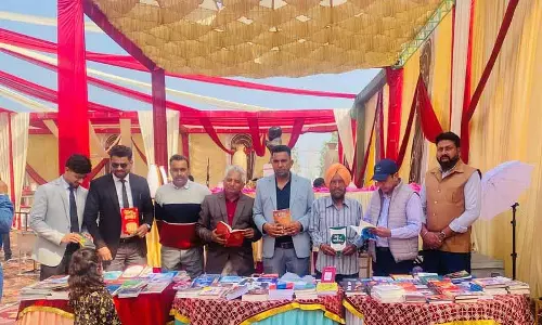 Balachaur में शादी में बुक स्टॉल ने सबका ध्यान खींचा, जश्न के बीच युवाओं को प्रेरित किया Balachaur में शादी में बुक स्टॉल ने सबका ध्यान खींचा, जश्न के बीच युवाओं को प्रेरित किया