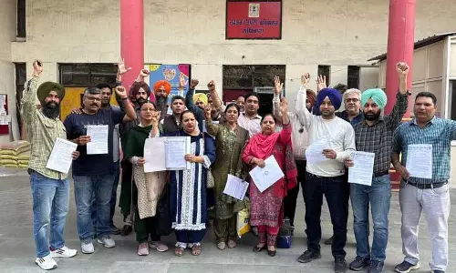 Ludhiana के कंप्यूटर टीचरों ने नॉन-टीचिंग कामों को लेकर आंदोलन तेज करने की धमकी दी Ludhiana के कंप्यूटर टीचरों ने नॉन-टीचिंग कामों को लेकर आंदोलन तेज करने की धमकी दी