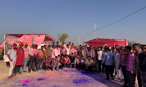 अष्टविनायक शांतिकुंज सिटी छछानपैरी में रंगों से सजा भव्य होली मिलन समारोह