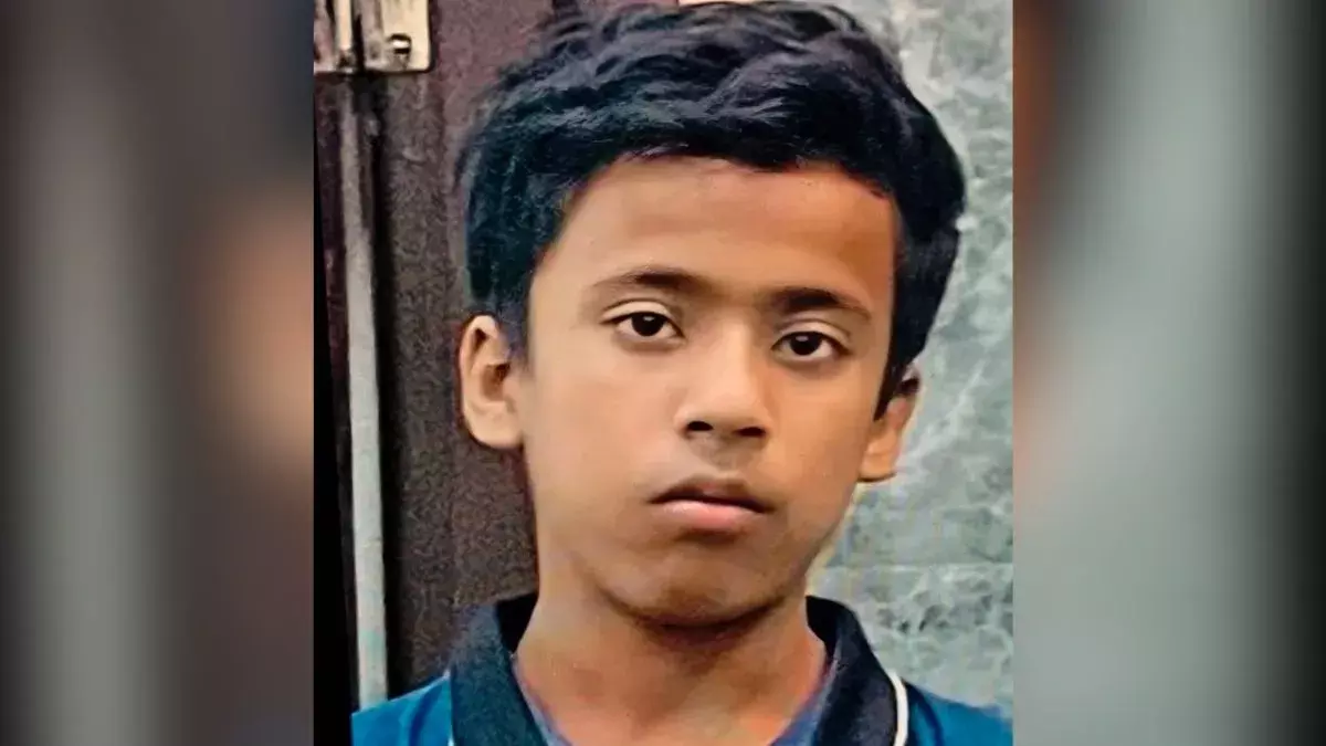 Lucknow: 12 वर्षीय बच्चे की गोली मारकर हत्या, इलाके में दहशत Lucknow: 12 वर्षीय बच्चे की गोली मारकर हत्या, इलाके में दहशत