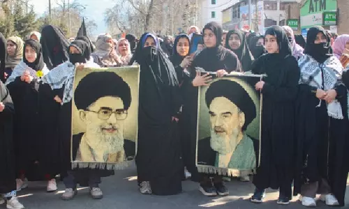 Iran-Israel तनाव पर कश्मीर में सुरक्षा बढ़ी, पुलिस ने जनता से शांतिपूर्ण रहने को कहा Iran-Israel तनाव पर कश्मीर में सुरक्षा बढ़ी, पुलिस ने जनता से शांतिपूर्ण रहने को कहा