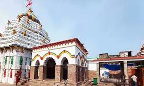 चंद्र ग्रहण के कारण Akhandalamani Temple 13 घंटे के लिए बंद, ग्रहण के बाद फिर से खुलेगा चंद्र ग्रहण के कारण Akhandalamani Temple 13 घंटे के लिए बंद, ग्रहण के बाद फिर से खुलेगा