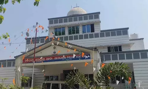 Odisha : बलांगीर में टीचर ने 8वीं क्लास की छात्रा से छेड़छाड़ की Odisha : बलांगीर में टीचर ने 8वीं क्लास की छात्रा से छेड़छाड़ की