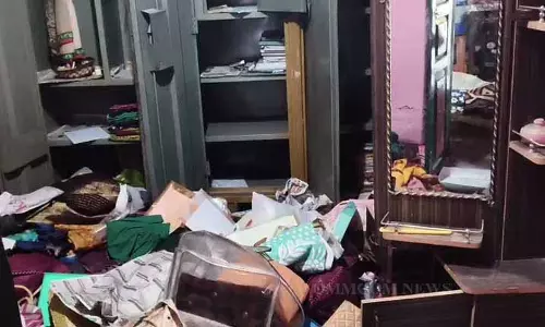 Jharsuguda में हथियारबंद डकैती, बदमाशों ने दंपत्ति को पीटा, 15 तोला सोना, 7 लाख रुपये नकद लूटे Jharsuguda में हथियारबंद डकैती, बदमाशों ने दंपत्ति को पीटा, 15 तोला सोना, 7 लाख रुपये नकद लूटे