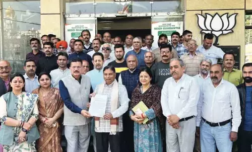 J&K BJP अध्यक्ष से 5 गांवों के प्रतिनिधिमंडल ने मुलाकात की J&K BJP अध्यक्ष से 5 गांवों के प्रतिनिधिमंडल ने मुलाकात की