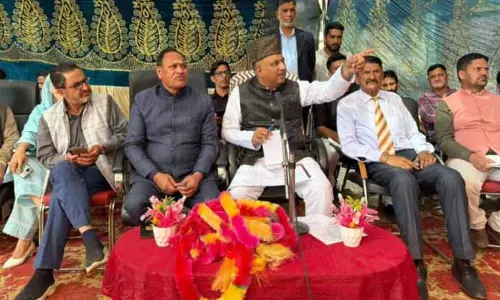 MP Khatana ने राजौरी जनता दरबार में शासन की खामियों को उठाया MP Khatana ने राजौरी जनता दरबार में शासन की खामियों को उठाया