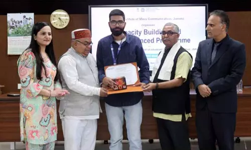 IIMC जम्मू ने DIPR अधिकारियों को AI, मीडिया स्किल्स की ट्रेनिंग दी IIMC जम्मू ने DIPR अधिकारियों को AI, मीडिया स्किल्स की ट्रेनिंग दी