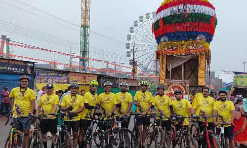 Sirsi : बच्चों के कैंसर के इलाज के लिए साइकिल सवारों ने साइकिल चलाई