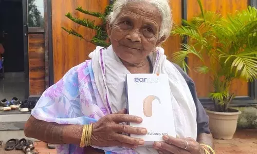 मुख्यमंत्री कैंप कार्यालय में श्रवणदोष से पीड़ित चाका बाई को मिला श्रवण यंत्र मुख्यमंत्री कैंप कार्यालय में श्रवणदोष से पीड़ित चाका बाई को मिला श्रवण यंत्र