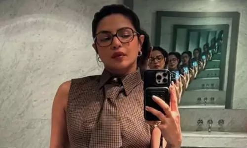 Priyanka Chopra Jonas ने होली पर बुराई पर अच्छाई की जीत की शुभकामनाएं दीं