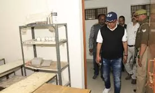 Bareilly: डीएम ने आश्रम पद्धति विद्यालय का निरीक्षण किया Bareilly: डीएम ने आश्रम पद्धति विद्यालय का निरीक्षण किया