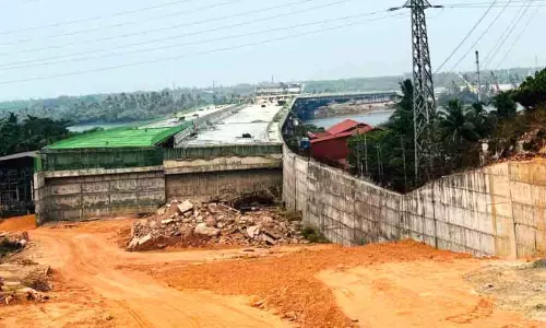 Kerala : वलपट्टनम-कोट्टाकुन्नू पुल का निर्माण धीमा Kerala : वलपट्टनम-कोट्टाकुन्नू पुल का निर्माण धीमा