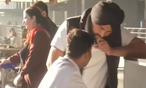 मिडिल-ईस्ट हमलों के बीच यात्रियों में दहशत, Delhi से वेस्ट जाने वाली फ्लाइट्स में देरी मिडिल-ईस्ट हमलों के बीच यात्रियों में दहशत, Delhi से वेस्ट जाने वाली फ्लाइट्स में देरी
