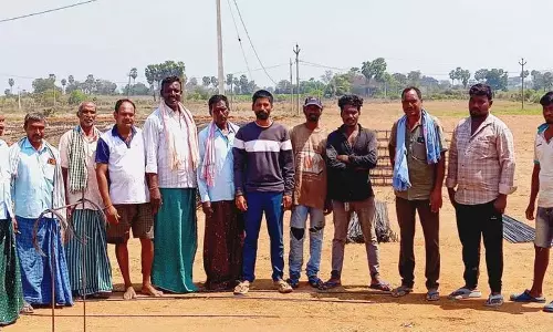 Istalapuram में चिकन शेड का निर्माण कार्य बाधित Istalapuram में चिकन शेड का निर्माण कार्य बाधित