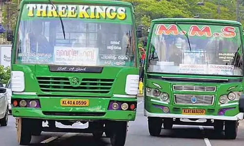 Kerala : खतरनाक ड्राइविंग के लिए प्राइवेट बसों के खिलाफ कार्रवाई Kerala : खतरनाक ड्राइविंग के लिए प्राइवेट बसों के खिलाफ कार्रवाई
