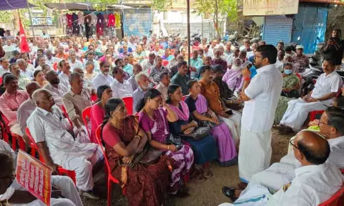 Kerala : किसान यूनियन ने विरोध में धरना दिया Kerala : किसान यूनियन ने विरोध में धरना दिया