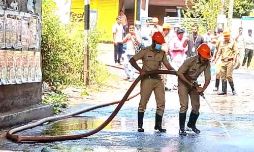 Kerala : सड़क पर डीज़ल गिरने से ट्रैफ़िक बाधित हुआ और दोपहिया वाहन फिसले