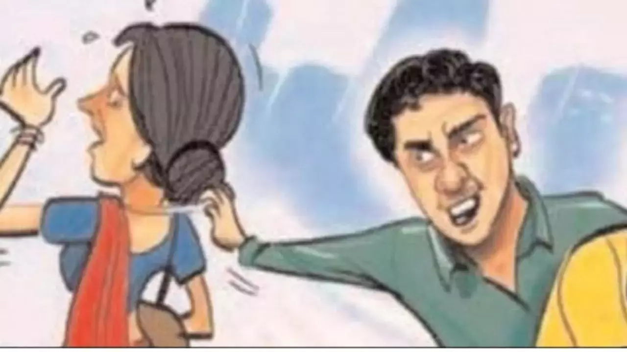 Bareilly: बदमाश ने महिला के कुंडल लूटे, पुलिस ने शुरू की जांच Bareilly: बदमाश ने महिला के कुंडल लूटे, पुलिस ने शुरू की जांच