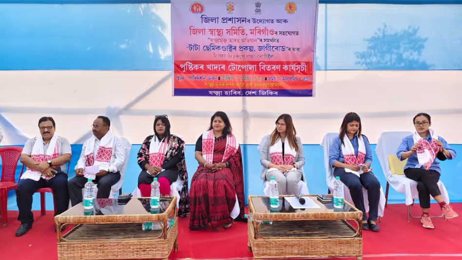 Assam के मोरीगांव में टीबी के मरीजों को पौष्टिक खाने की टोकरियां बांटीं
