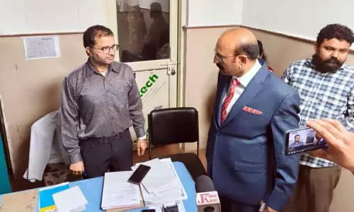विधायक मोहन लाल ने SDH Akhnoor में स्वास्थ्य सेवाओं की समीक्षा की