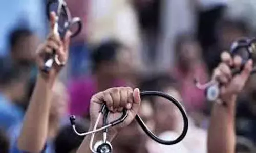 सैलरी एरियर पर फैसला देर से होगा; डॉक्टरों ने OPD का बायकॉट किया और भूख हड़ताल पर चले गए सैलरी एरियर पर फैसला देर से होगा; डॉक्टरों ने OPD का बायकॉट किया और भूख हड़ताल पर चले गए