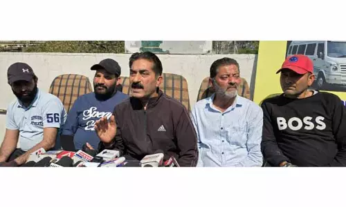 JAMMU: टेम्पो ट्रैवलर्स एसोसिएशन ने समस्याओं पर प्रकाश डाला