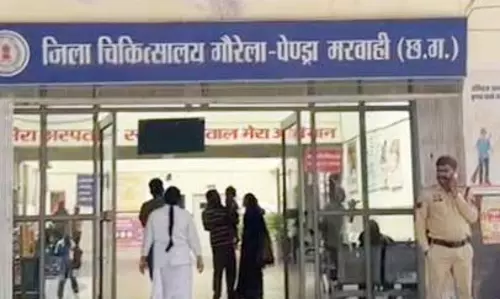 सर्जरी मशीन में लगी आग, OT में गर्भवती महिला झुलसी सर्जरी मशीन में लगी आग, OT में गर्भवती महिला झुलसी