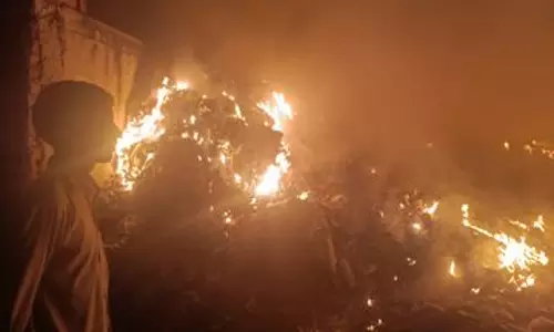 Farrukhabad: लुदइयाँ कूड़ा केंद्र में भीषण आग, आग से क्षेत्र में अफरा-तफरी Farrukhabad: लुदइयाँ कूड़ा केंद्र में भीषण आग, आग से क्षेत्र में अफरा-तफरी
