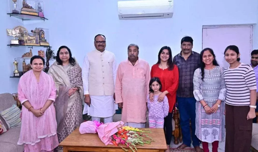 Lucknow: होली पर सियासी सौहार्द की मिसाल, डिप्टी सीएम ने दी होली की शुभकामनाएं