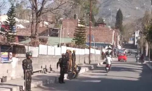 J-K: ईरान के सुप्रीम लीडर खामेनेई की हत्या पर शोक जताते हुए पुंछ में पूरी तरह बंद J-K: ईरान के सुप्रीम लीडर खामेनेई की हत्या पर शोक जताते हुए पुंछ में पूरी तरह बंद