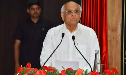 गुजरात के CM भूपेंद्र पटेल ने अहमदाबाद में होली सेलिब्रेशन में हिस्सा लिया, होली दहन किया