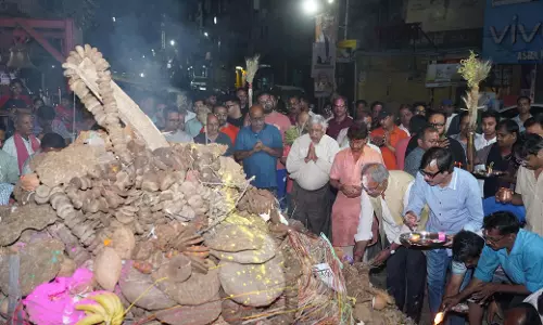 रायपुर में सांसद बृजमोहन अग्रवाल ने किया होलिका दहन