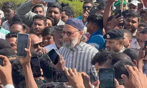Owaisi ने ईरान समर्थक प्रचारकों पर केंद्र की ‘एडवाइजरी’ की आलोचना की Owaisi ने ईरान समर्थक प्रचारकों पर केंद्र की ‘एडवाइजरी’ की आलोचना की