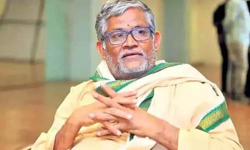 Tanikella Bharani ने अपनी संपत्ति के बारे में फर्जी खबरों की निंदा की Tanikella Bharani ने अपनी संपत्ति के बारे में फर्जी खबरों की निंदा की