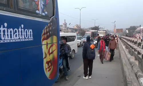 Nepal: मतदान का दिन करीब आते ही हज़ारों वोटर काठमांडू से घर की ओर रवाना हुए